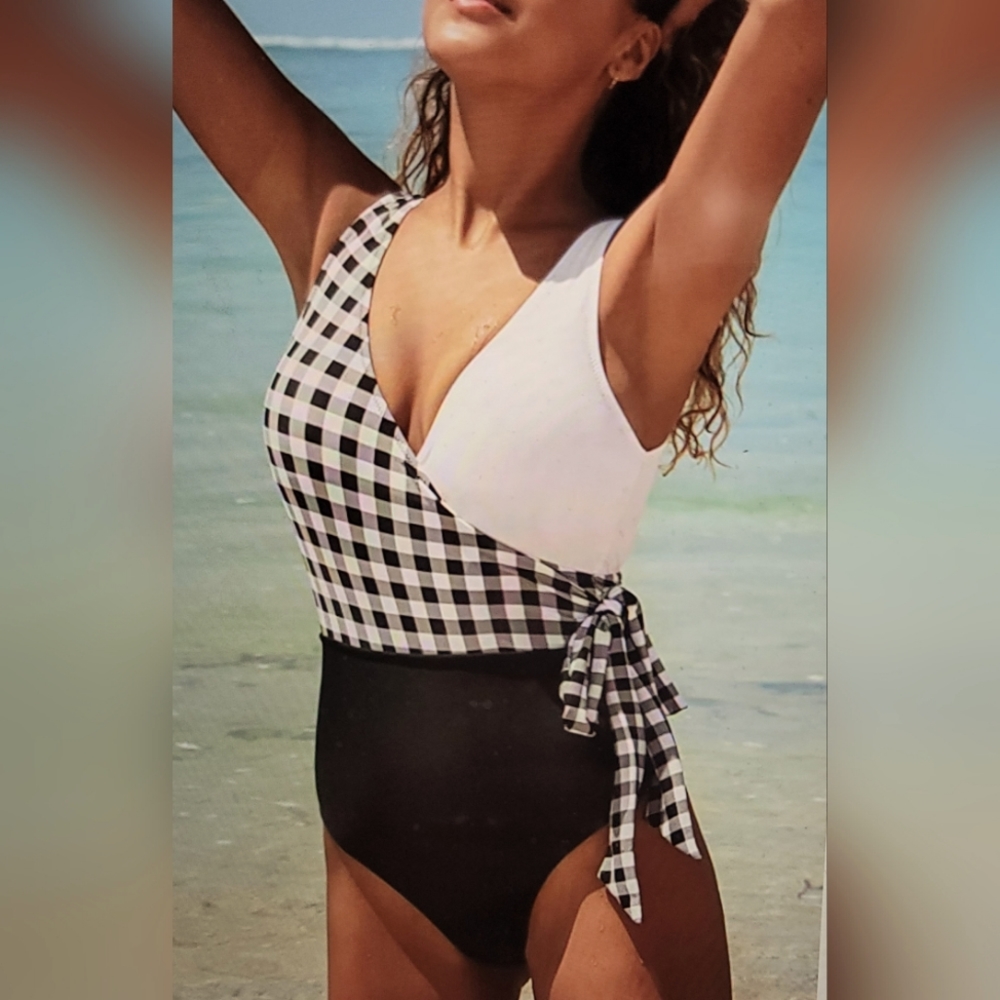 NWT GINGHAN BLACK AND WHITE ONE PIECE SIDE TIE SWIM BATHING SUIT SIZE SMALL